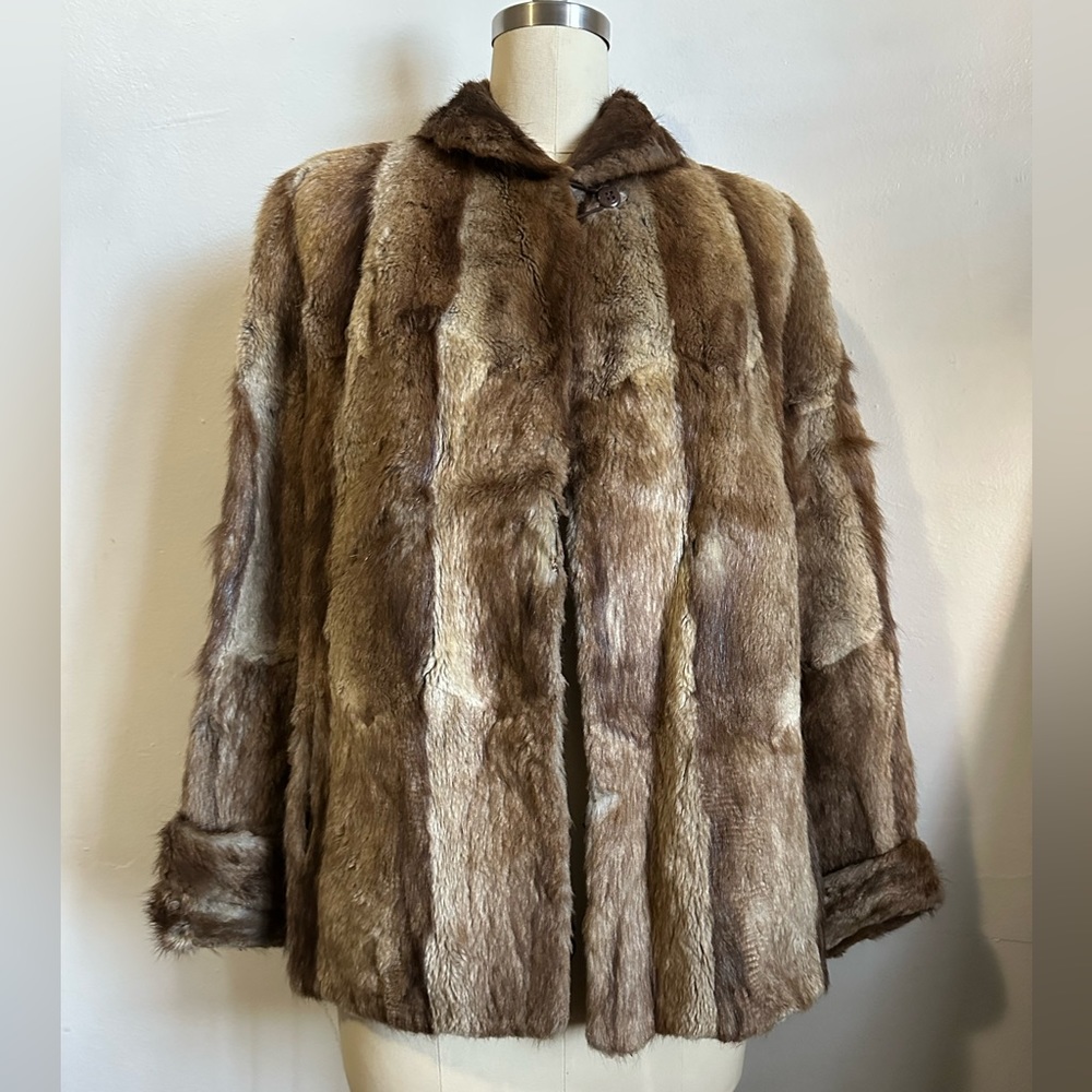Beautifully Kept Vintage Swing Style Brown/Beige Fur Coat - Size M